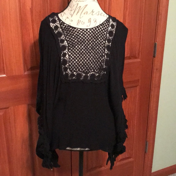 No Boundaries Tops - Super cute gauze top. Size large